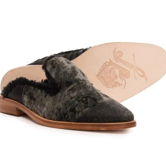 Free People Butterfly Effect Black Velvet Faux Sherpa Lined Flats EU 36/37 BNWOB - Picture 5 of 14